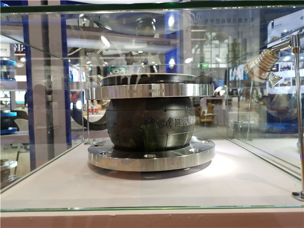 废水提升泵出口内衬四氟橡胶弹性接头DN150